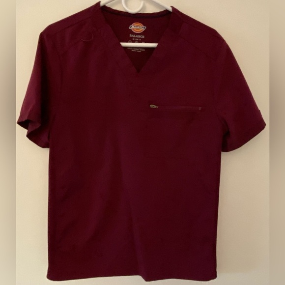 Dickies Nurse Scrub Burgundy Short Sleeve Shirt Women’s Sz Small - Picture 1 of 11